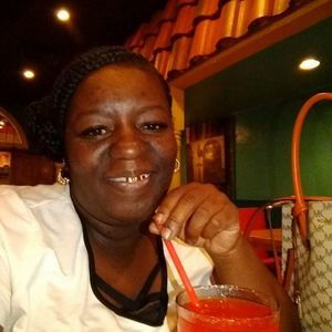 Meet your Posher, Dee